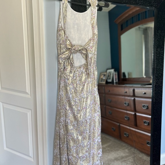 Romantic Charm White and Gold Floral Print Tied back midi dress. Never worn. - Picture 3 of 7